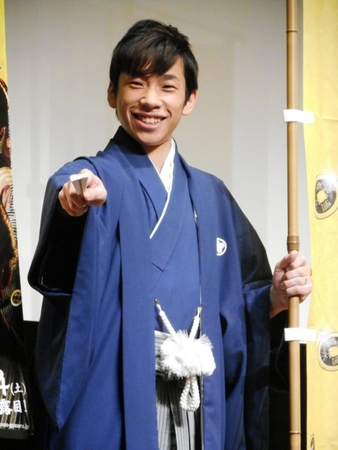 映画「殿、利息でござる！」の試写会でトークイベントを行った織田信成＝東京・飯田橋の神楽座