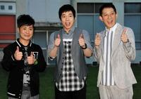 女子会参戦前に意気込みを語った（左から）カラテカの入江慎也、今田耕司、サバンナの高橋茂雄＝東京・吉本本社