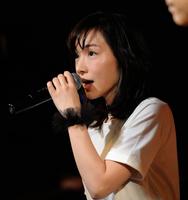 １５周年ライブへ向け、リハーサルをする加護亜依＝東京都港区の六本木クラップス（撮影・出月俊成）