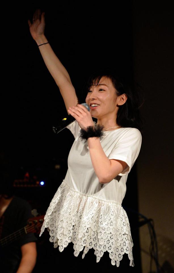 １５周年ライブへ向け、リハーサルをする加護亜依＝東京都港区の六本木クラップス（撮影・出月俊成）