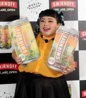 新商品の発表会見に出席した渡辺直美＝都内