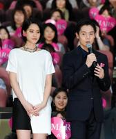 映画「ＭＡＲＳ（マース）～ただ、君を愛してる」をＰＲする山崎紘菜（左）と窪田正孝＝お台場シネマメディアージュ（撮影・堀内翔）