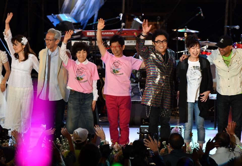 アンコールまで盛り上がる森山良子、南こうせつ、コロッケ＝日比谷野外音楽堂