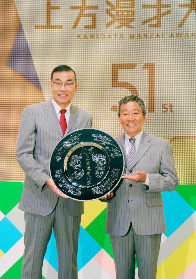 　第５１回上方漫才大賞に選ばれた「オール阪神・巨人」＝大阪市