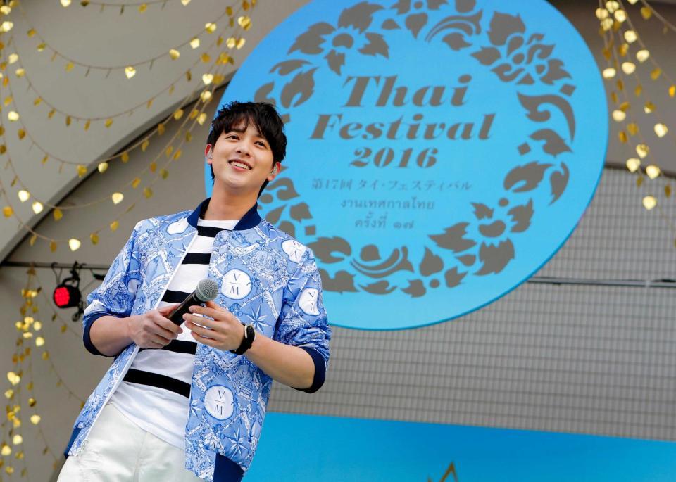 　福山雅治に負けないスマイルを披露したジェームス・ジラユ＝東京・代々木公園野外音楽堂