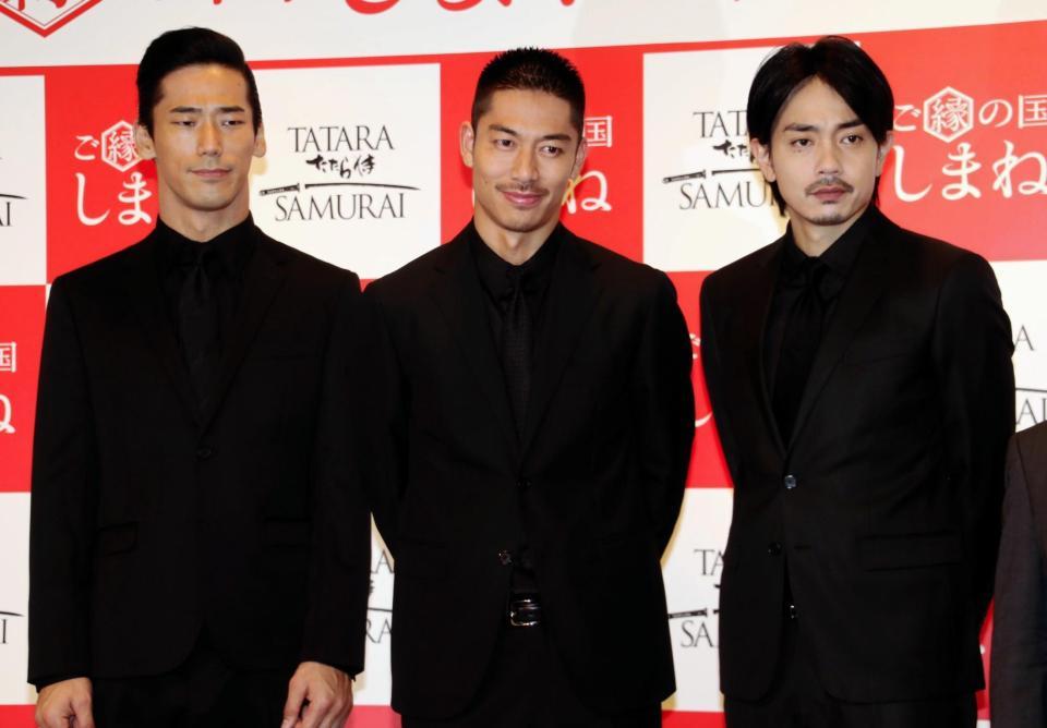 会見に登場した（左から）小林直己、ＡＫＩＲＡ、青柳翔＝目黒雅叙園