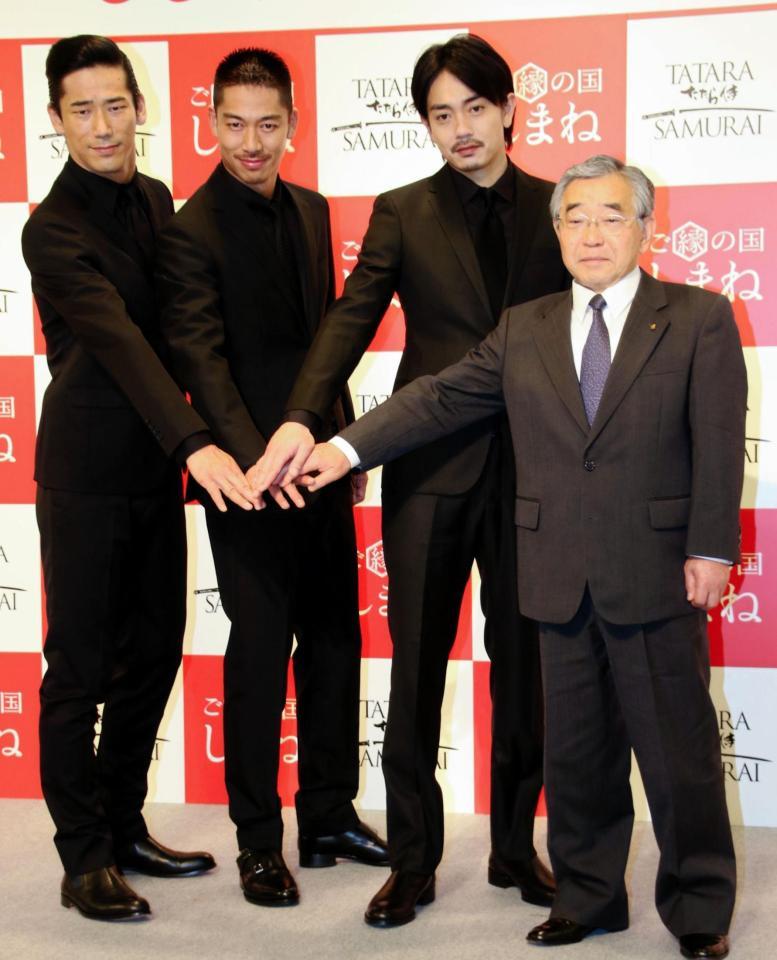 会見に出席した（左から）小林直己、ＡＫＩＲＡ、青柳翔、溝口善兵衛＝東京・目黒雅叙園