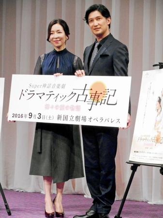 音楽劇「ドラマティック古事記」の製作発表に登場した真矢ミキ（左）と西島数博＝東京・紀尾井町の千代田放送会館