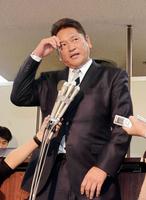 　情状証人として出廷後、会見する佐々木主浩氏