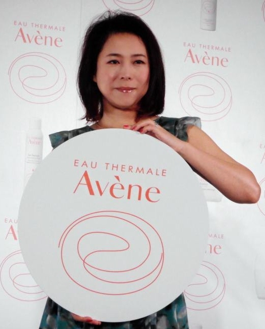 スキンケアブランド「アベンヌ」のイベントに登場した椿鬼奴＝東京・Ｐｏｌｙｇｏｎ青山