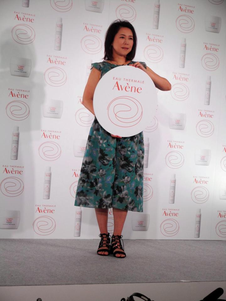 スキンケアブランド「アベンヌ」のイベントに登場した椿鬼奴＝東京・Ｐｏｌｙｇｏｎ青山