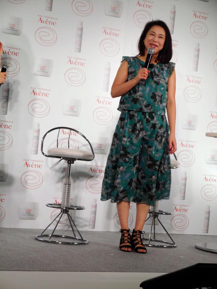 スキンケアブランド「アベンヌ」のイベントに登場した椿鬼奴＝東京・Ｐｏｌｙｇｏｎ青山