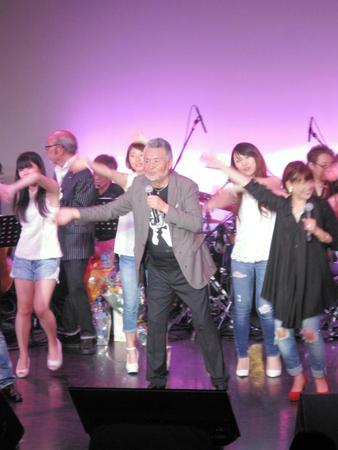 77歳の誕生日記念コンサートを開催した中村泰士＝大阪市内