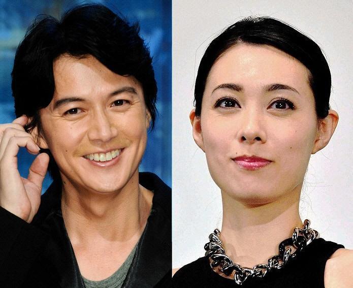 福山雅治（左）と吹石一恵