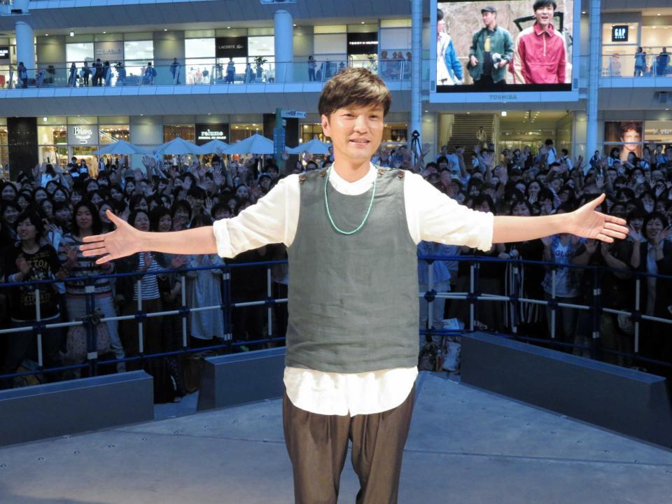 　充電を経て８カ月ぶりに公の場に登場した森山直太朗＝川崎市のラゾーナ川崎 