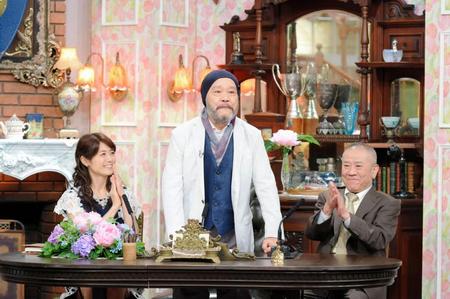 ＡＢＣ「探偵！ナイトスクープ」の収録で、本格的に仕事復帰した西田敏行（中央）＝大阪・朝日放送