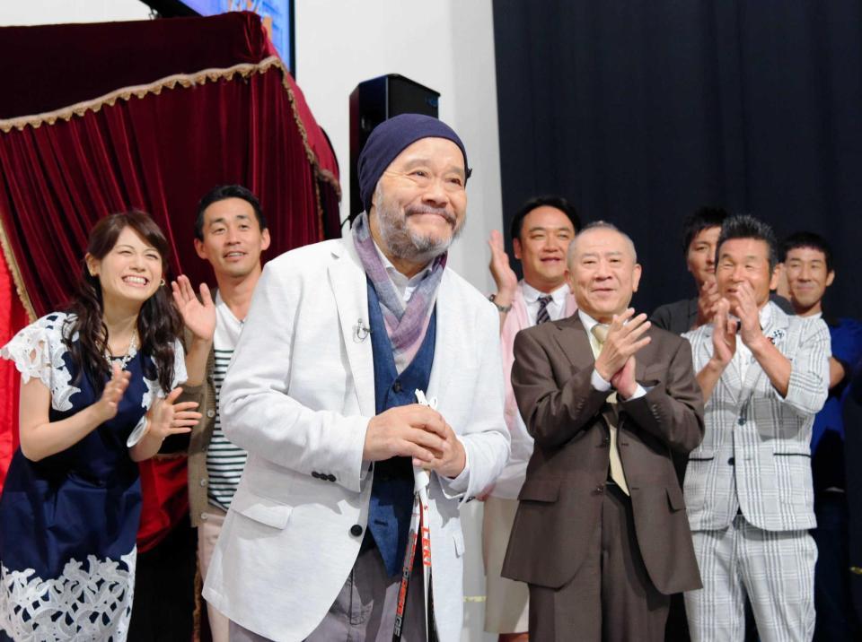 　ＡＢＣ「探偵！ナイトスクープ」の収録で、本格的に仕事復帰した西田敏行（中央）＝大阪・朝日放送