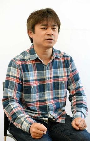 　取材に応じる田野岡大和君の父貴之さん＝北海道函館市