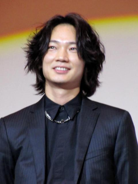 綾野剛 新作試写会で珍アドバイス/芸能/デイリースポーツ online