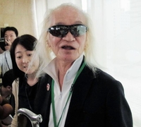 傍聴後に怒りまくる内田裕也＝東京都議会