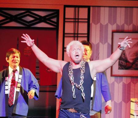 吉本新喜劇に出演した新日本プロレスの真壁刀義＝大阪・なんばグランド花月