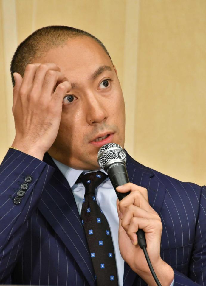 　言葉を選びながら話す市川海老蔵