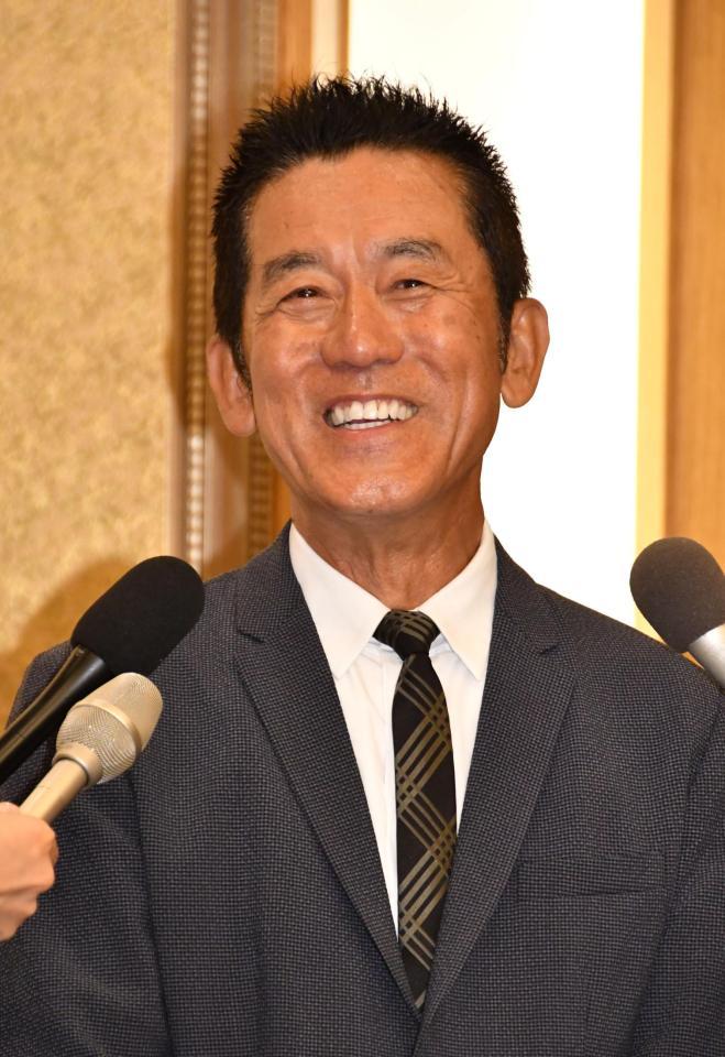 笑顔を見せる三遊亭円楽＝都内のホテル