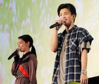 舞台挨拶を行った岩田剛典（右）と高畑充希＝東京・丸の内ピカデリー