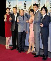 試写会に出席した（左から）原田夏希、松平健、中村梅雀、田中美佐子、徳重聡、上遠野太洸＝東京・ＮＨＫ