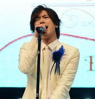 「ＫＳＫ」を熱唱するＤＡＩＧＯ＝都内