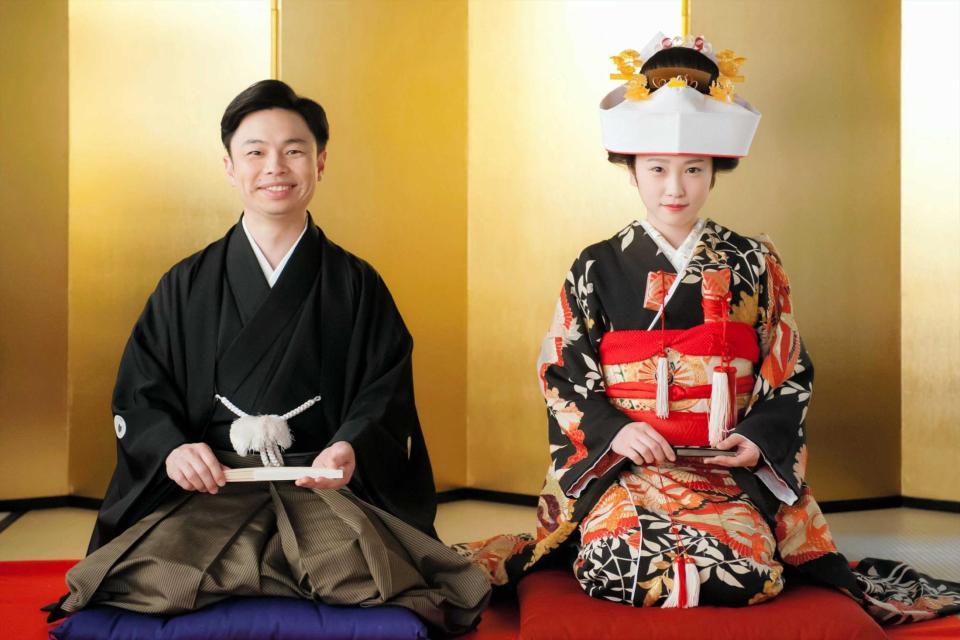　浜野謙太（左）との結婚式シーンで、初めて和装で花嫁姿になった川栄李奈