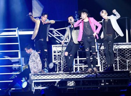 日本ツアーを行った（左から）ナム・テヒョン、ソン・ミンホ、イ・スンフン、カン・スンユン、キム・ジヌ＝幕張メッセ