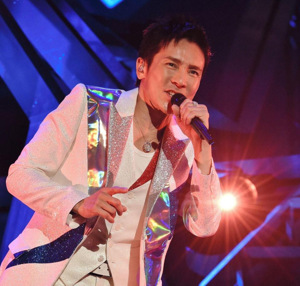 新曲「ＩＲＲＥＧＵＬＡＲ」を披露した郷ひろみ＝埼玉・越谷