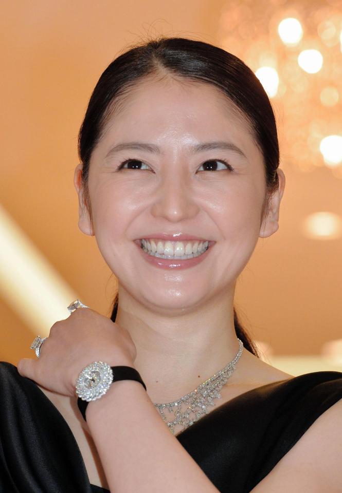 総額６億円以上のショパールのハイジュエリーを身にまとった長澤まさみ＝東京・銀座（撮影・佐々木彰尚）