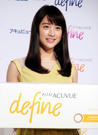 　アキビューディファイン新製品発表会に登場した山本美月＝都内