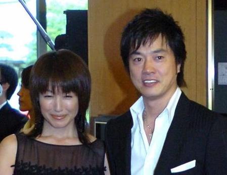 　高知東生容疑者（右）と妻で女優の高島礼子＝０７年撮影