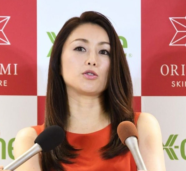 ＯＲＩＧＡＭＩスキンケアシリーズ新商品発表会に登場した酒井法子＝ラオックス新宿本店