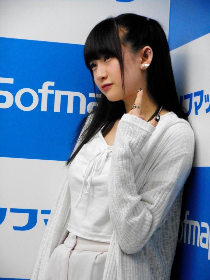 ブルーレイ＆ＤＶＤ「ＩＮＮＯＣＥＮＣＥ」の発売記念イベントを行った金子理江＝都内