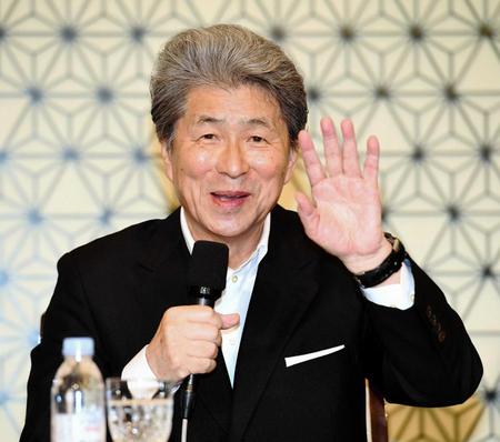 　笑顔で会見する鳥越俊太郎氏＝帝国ホテル（撮影・棚橋慶太）