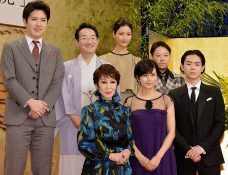 　２０１７年大河ドラマ「おんな城主　直虎」の魅力を語った（前列左から）浅丘ルリ子、柴咲コウ、菅田将暉。（後列左から）尾上松也、春風亭昇太、菜々緒、阿部サダヲ＝ＮＨＫ放送センター（撮影・堀内翔）