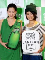 ペリエのイベントに登場した（左から）河北麻友子、詩歩＝都内