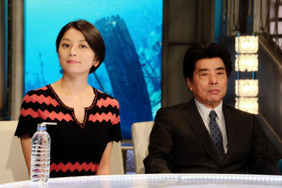 放送５００回の感想を語った村上龍（右）と小池栄子＝東京・天王洲のテレビ東京