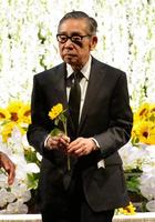 「愛川欽也さんを偲ぶ会」に出席した大橋巨泉さん＝１５年６月４日