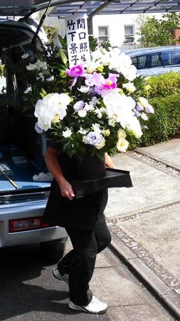 　大橋巨泉さんの自宅に届けられた竹下景子夫妻からの供花