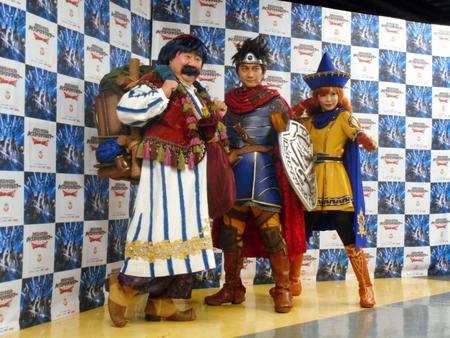 アリーナショー「ドラゴンクエスト　ライブスペクタクルツアー」の初日を迎え、会見した（左から）芋洗坂係長、松浦司、中川翔子＝さいたまスーパーアリーナ