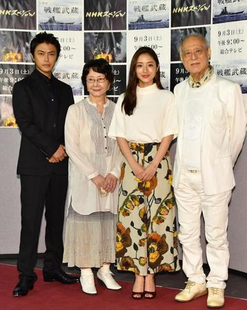 ＮＨＫスペシャル「ドラマ　戦艦武蔵」完成試写会で会見した（左から）勝地涼、渡辺美佐子、石原さとみ、津川雅彦＝東京・渋谷のＮＨＫ