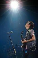 　天井を見つめるスガシカオ