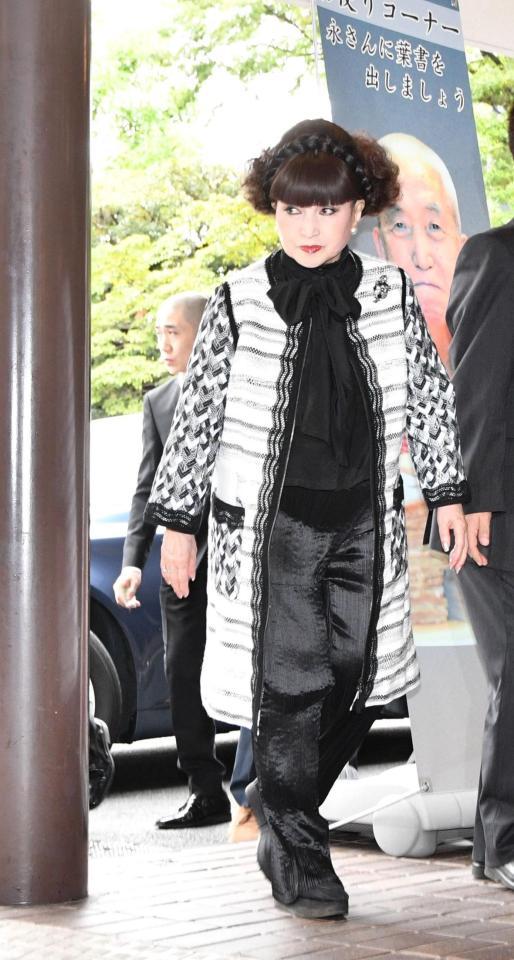 「六輔　永のお別れの会」に訪れた黒柳徹子＝青山葬儀所