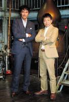 熱演を誓った阿部寛（左）と香川照之＝横浜市内