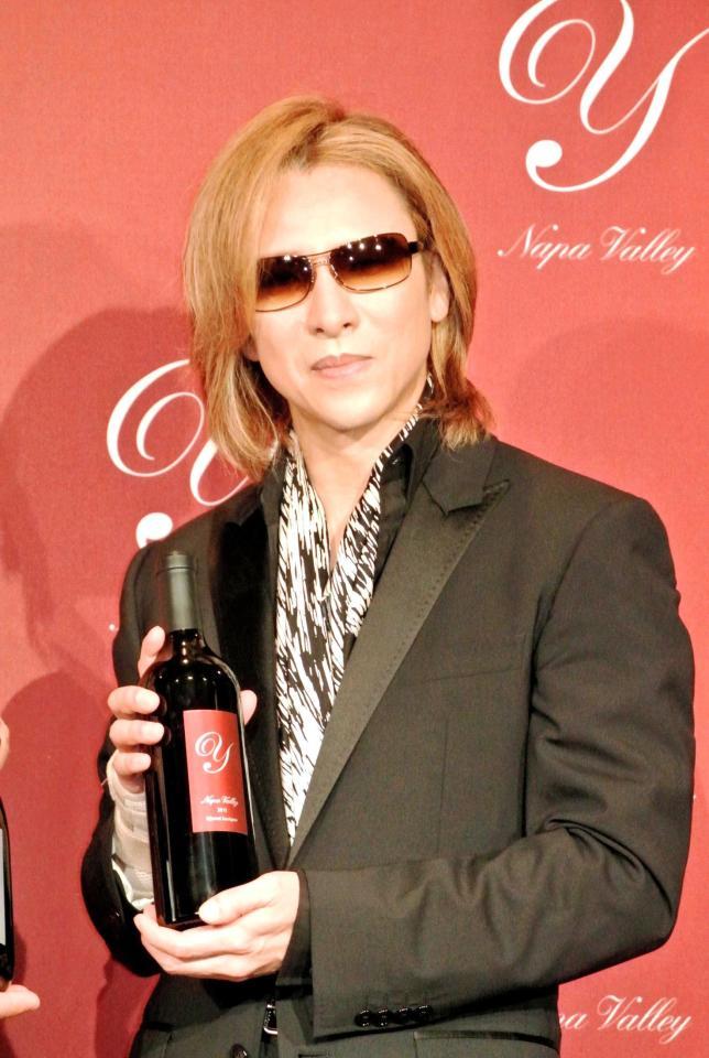 　プロデュースしたワインをＰＲしたＹＯＳＨＩＫＩ＝東京・六本木